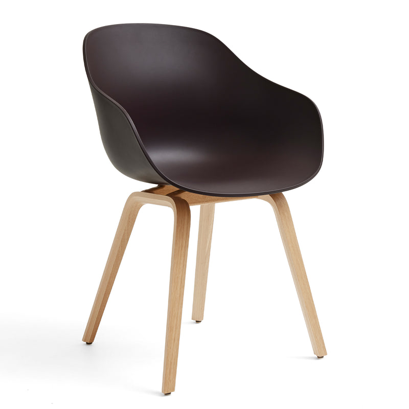 HAY - About A Chair AAC 222 | Standardgleiter Kunststoff / raisin 2.0 / Eiche lackiert