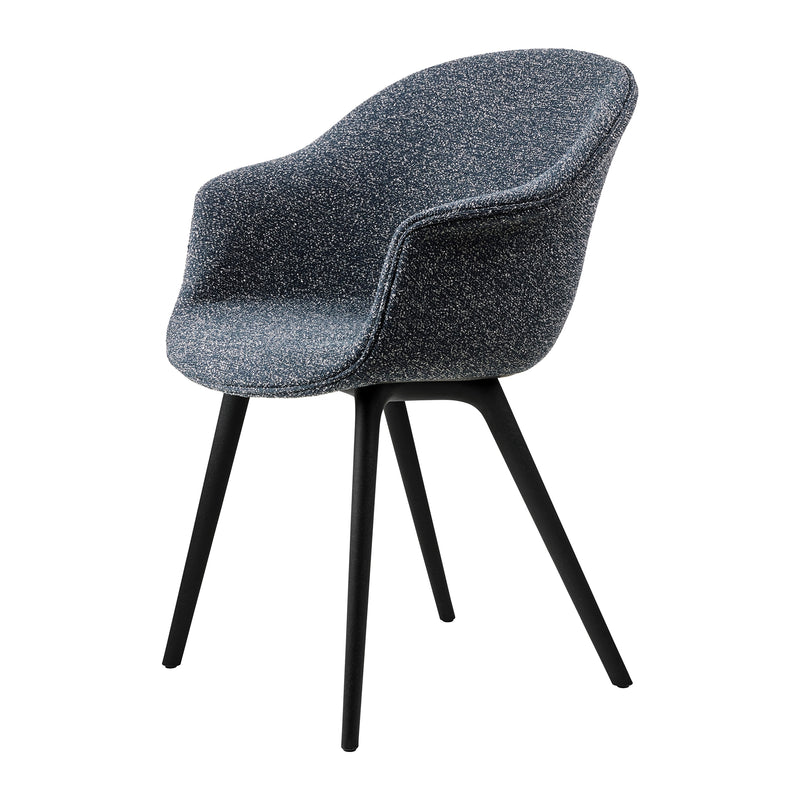 Gubi - Bat Dining Stuhl mit Vollpolsterung | Dedar Around Bouclé (023) / Plastic Base