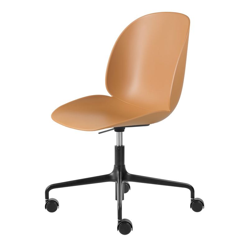 Gubi - Beetle Meeting Stuhl | amber brown