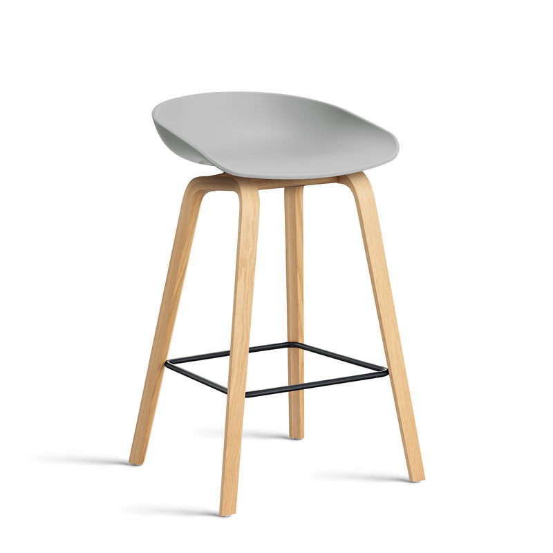 HAY - About A Stool AAS 32 | H 65 cm / concrete grey 2.0 / Eiche lackiert / Stahl schwarz