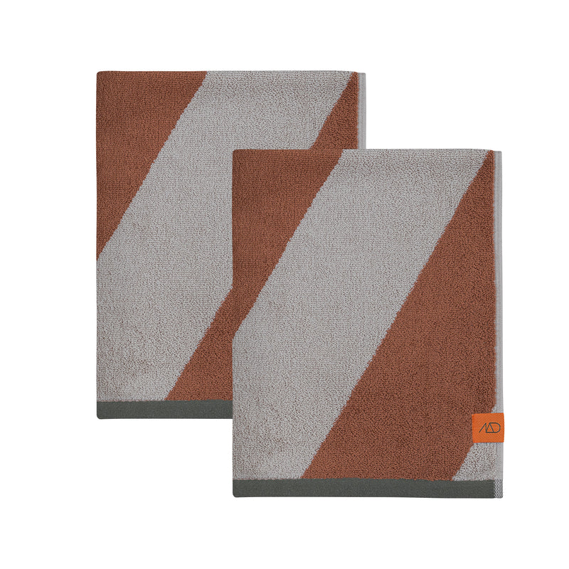 Mette Ditmer - Diagonal Gästehandtuch | brick