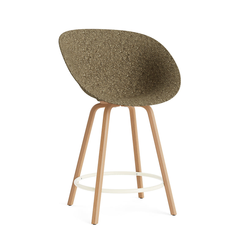 Normann Copenhagen - Mat Barstuhl mit Armlehnen | Fußstütze cream / H 65 cm / seaweed
