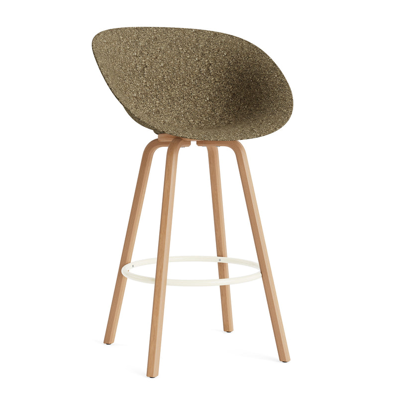 Normann Copenhagen - Mat Barstuhl mit Armlehnen | Fußstütze cream / H 75 cm / seaweed