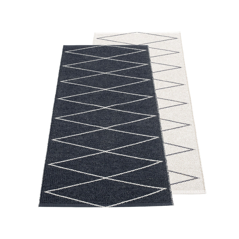 Pappelina - Max Wendeteppich (70 cm) | 70 x 160 cm / black/vanilla