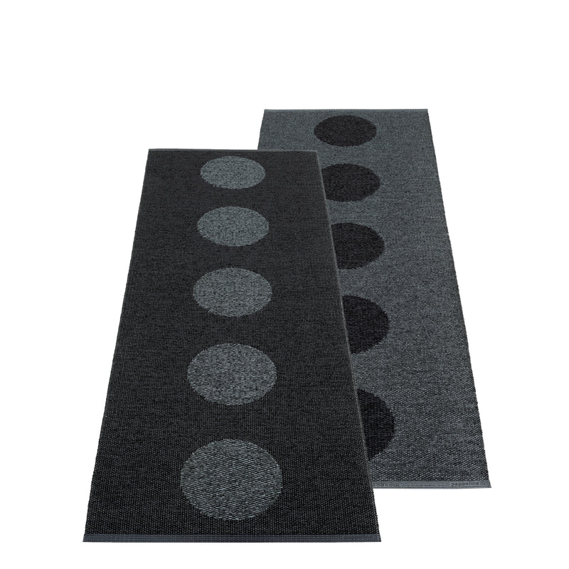 Pappelina - Vera Wendeteppich 2.0 (Bio Edition) | 70 x 200 cm / black/black metallic