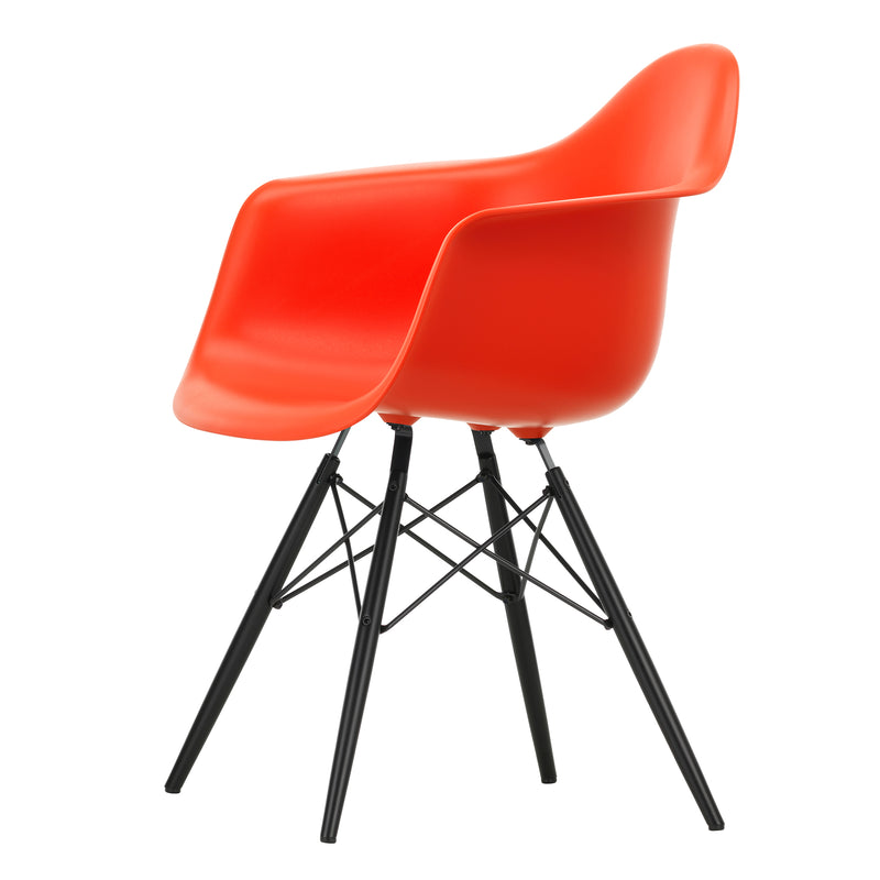 Vitra - Eames Plastic Armchair DAW RE | poppy red RE / Ahorn schwarz