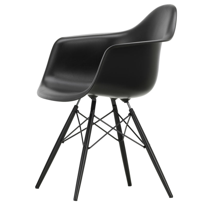 Vitra - Eames Plastic Armchair DAW RE | tiefschwarz RE / Ahorn schwarz
