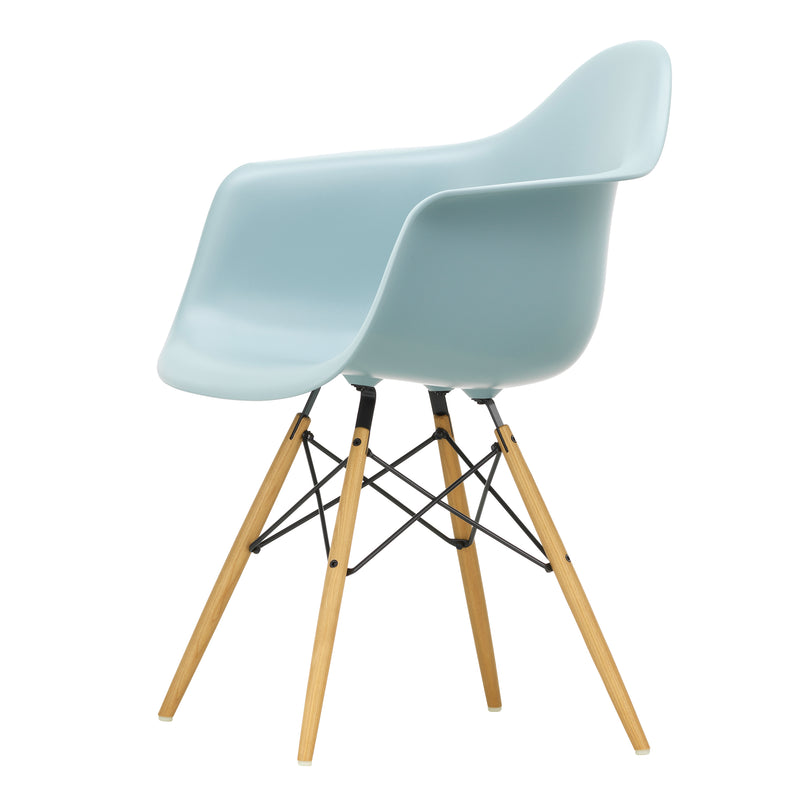 Vitra - Eames Plastic Armchair DAW RE | eisgrau RE / Esche honigfarben