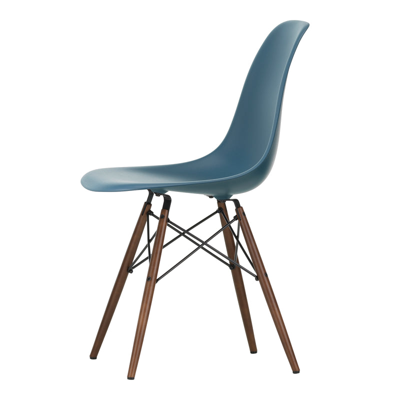 Vitra - Eames Plastic Side Chair DSW RE | meerblau RE / Ahorn dunkel