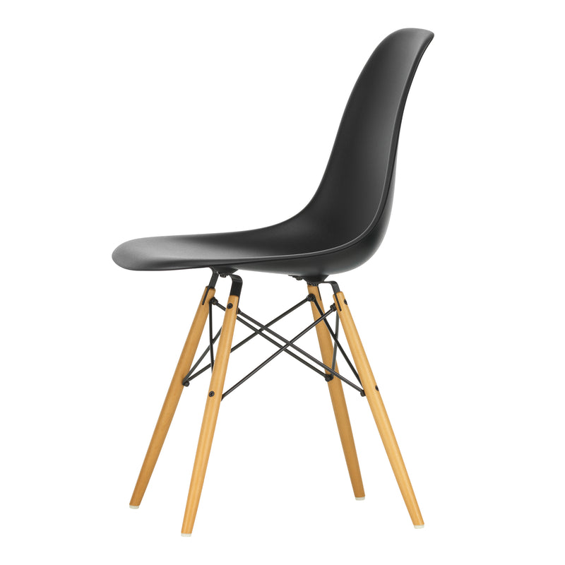 Vitra - Eames Plastic Side Chair DSW RE | tiefschwarz RE / Ahorn gelblich