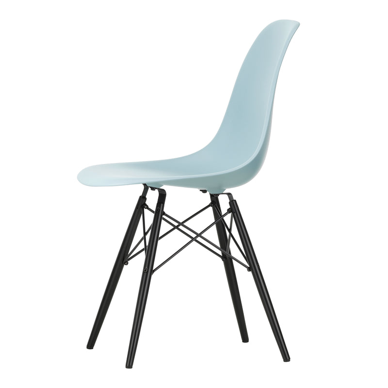 Vitra - Eames Plastic Side Chair DSW RE | eisgrau RE / Ahorn schwarz