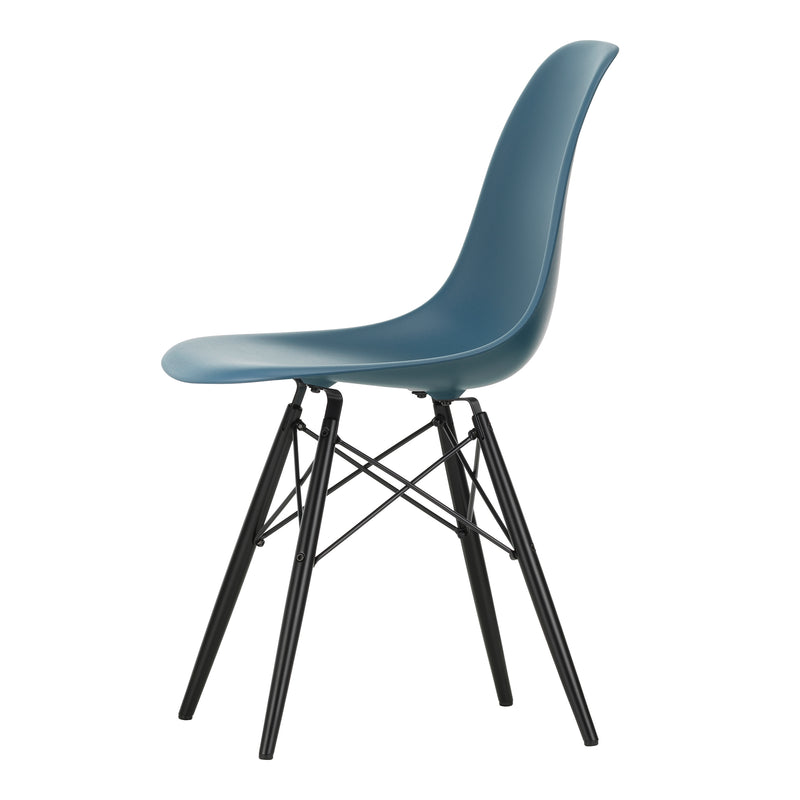Vitra - Eames Plastic Side Chair DSW RE | meerblau RE / Ahorn schwarz
