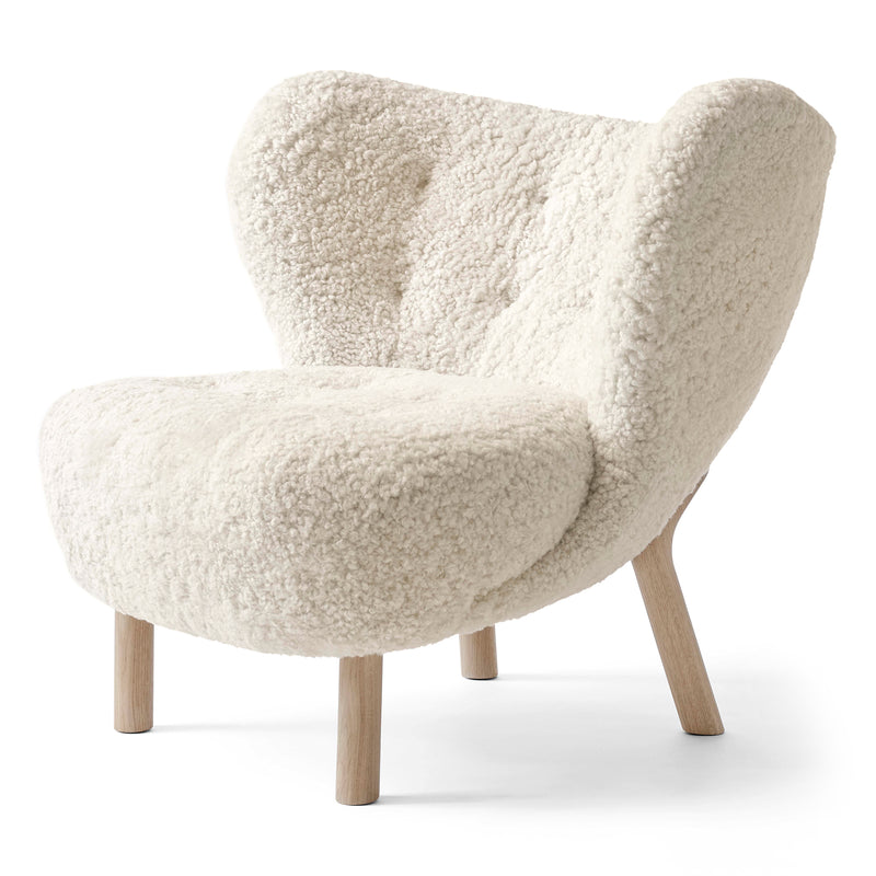 &Tradition - Little Petra Lounge Chair | Schaffell Moonlight / ohne Pouf / Eiche geölt