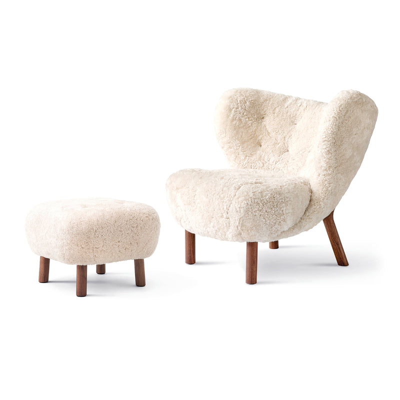 &Tradition - Little Petra Lounge Chair | Schaffell Moonlight / Incl. Pouf ATD1 / Walnuss