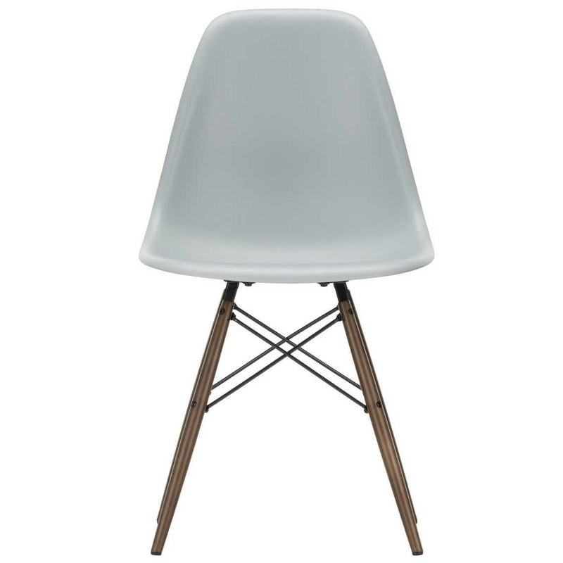 Vitra - Eames Plastic Side Chair DSW RE | hellgrau RE / Ahorn dunkel 