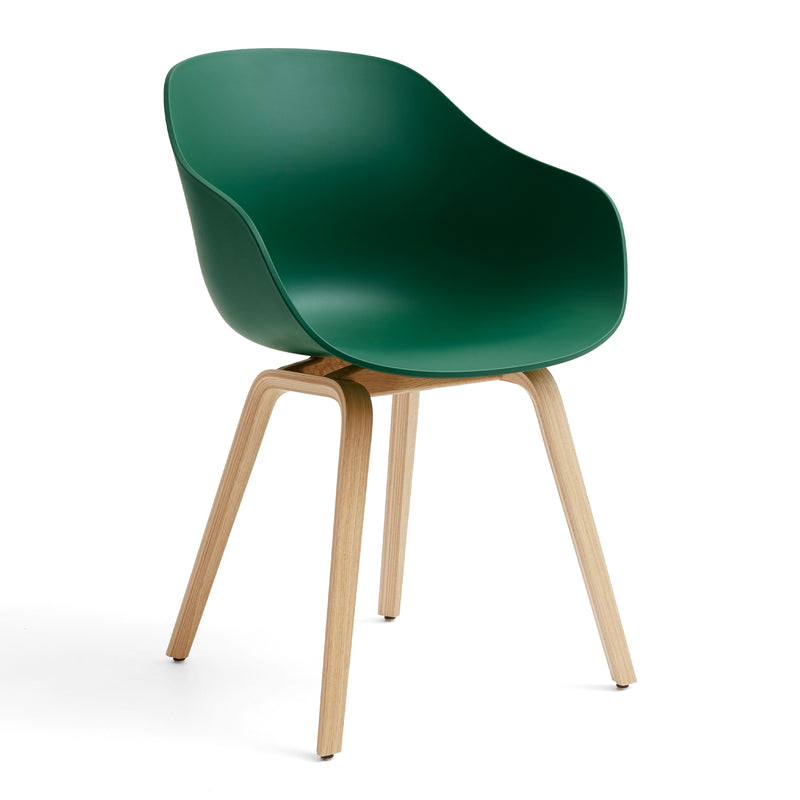 HAY - About A Chair AAC 222 | Standardgleiter Kunststoff / teal green 2.0 / Eiche lackiert