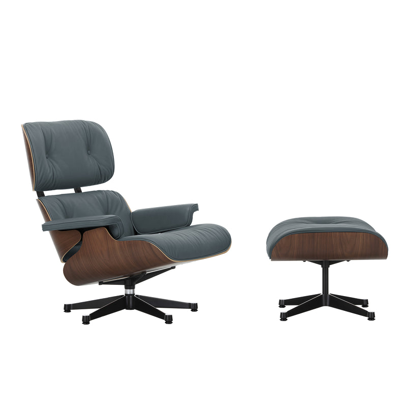 Vitra - Lounge Chair &amp; Ottoman | Leder Premium F 60 rauchblau / Nussbaum dunkel / poliert / Seiten schwarz
