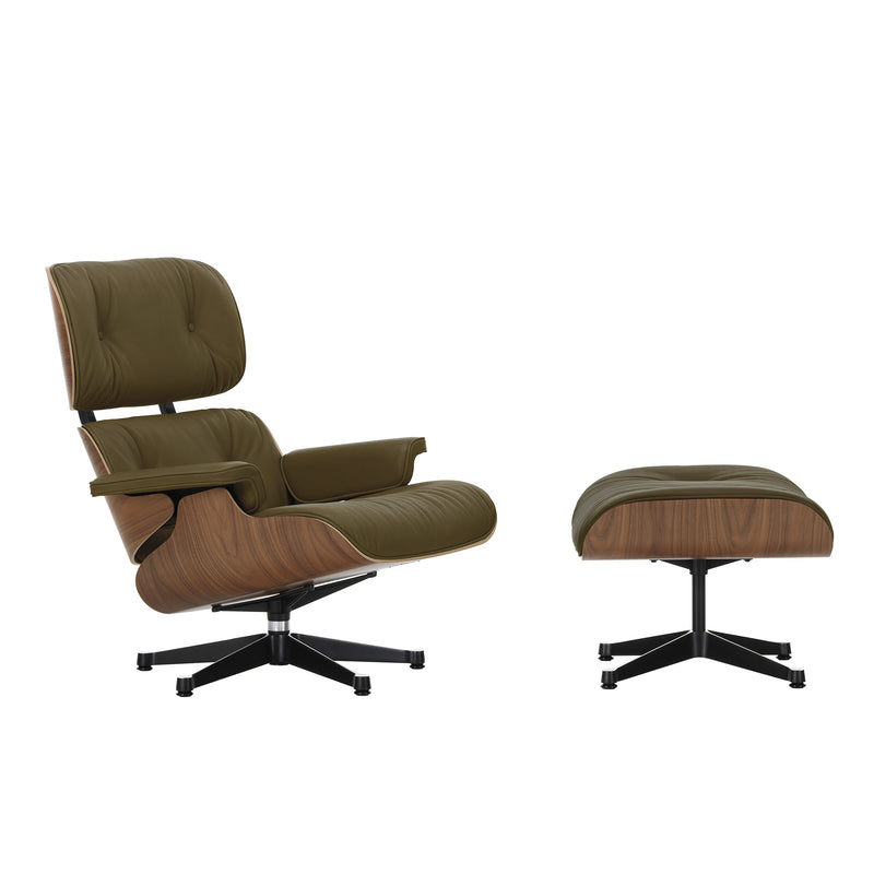 Vitra - Lounge Chair &amp; Ottoman | Leder Premium F 58 khaki / Nussbaum natur / poliert / Seiten schwarz