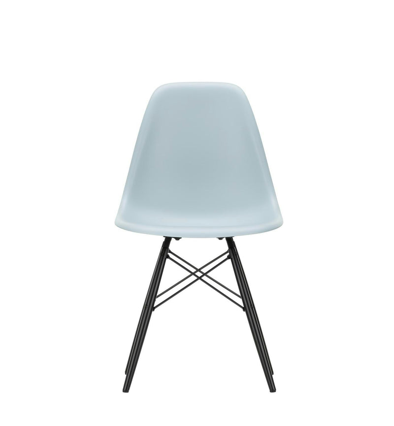 Vitra - Eames Plastic Side Chair DSW RE | eisgrau RE / Ahorn schwarz