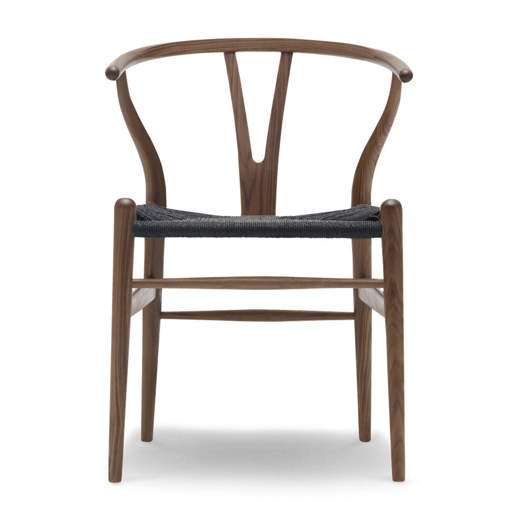 Carl Hansen - CH24 Wishbone Chair, schwarzes Geflecht | Walnuss geölt