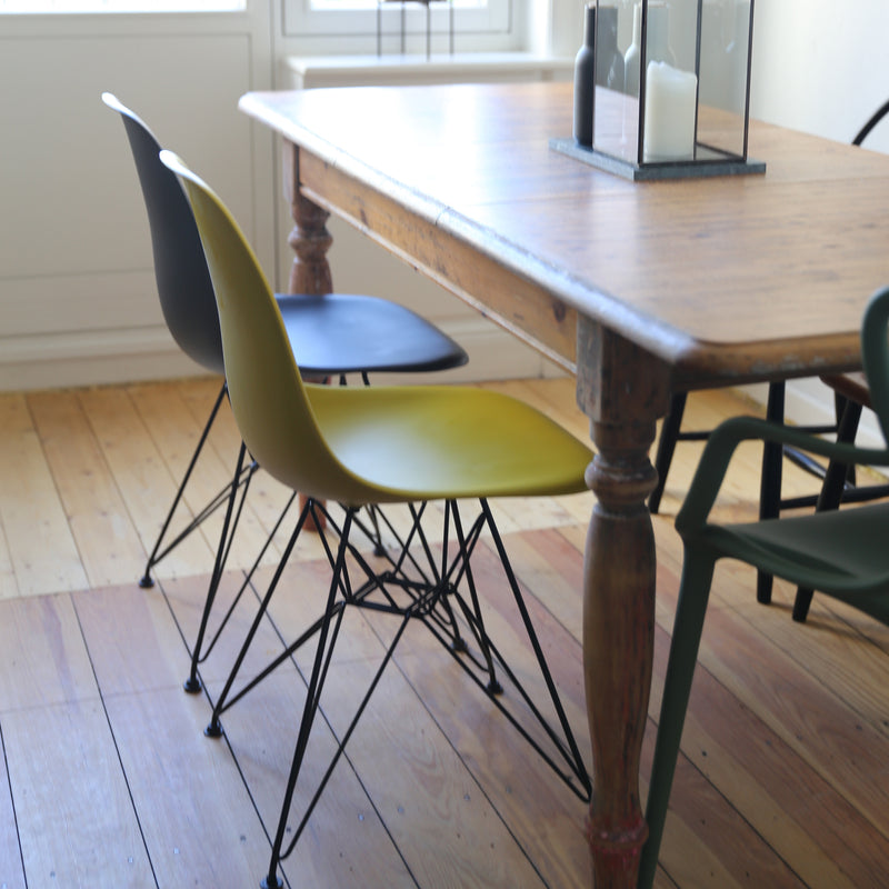 Vitra - Eames Plastic Side Chair DSR RE
