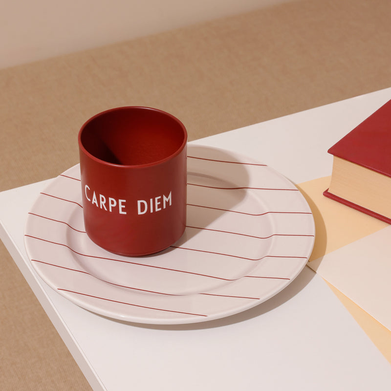 Design Letters - AJ Favourite Porzellan Becher | Carpe Diem / burgundy