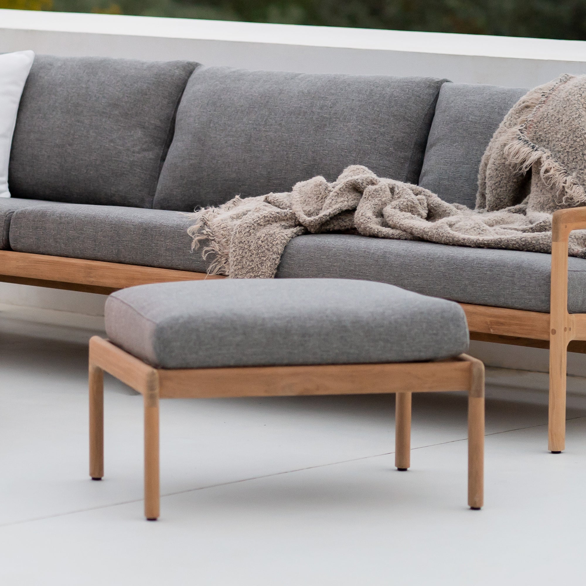 Ethnicraft - Jack Outdoor Fußhocker | teak /mokka
