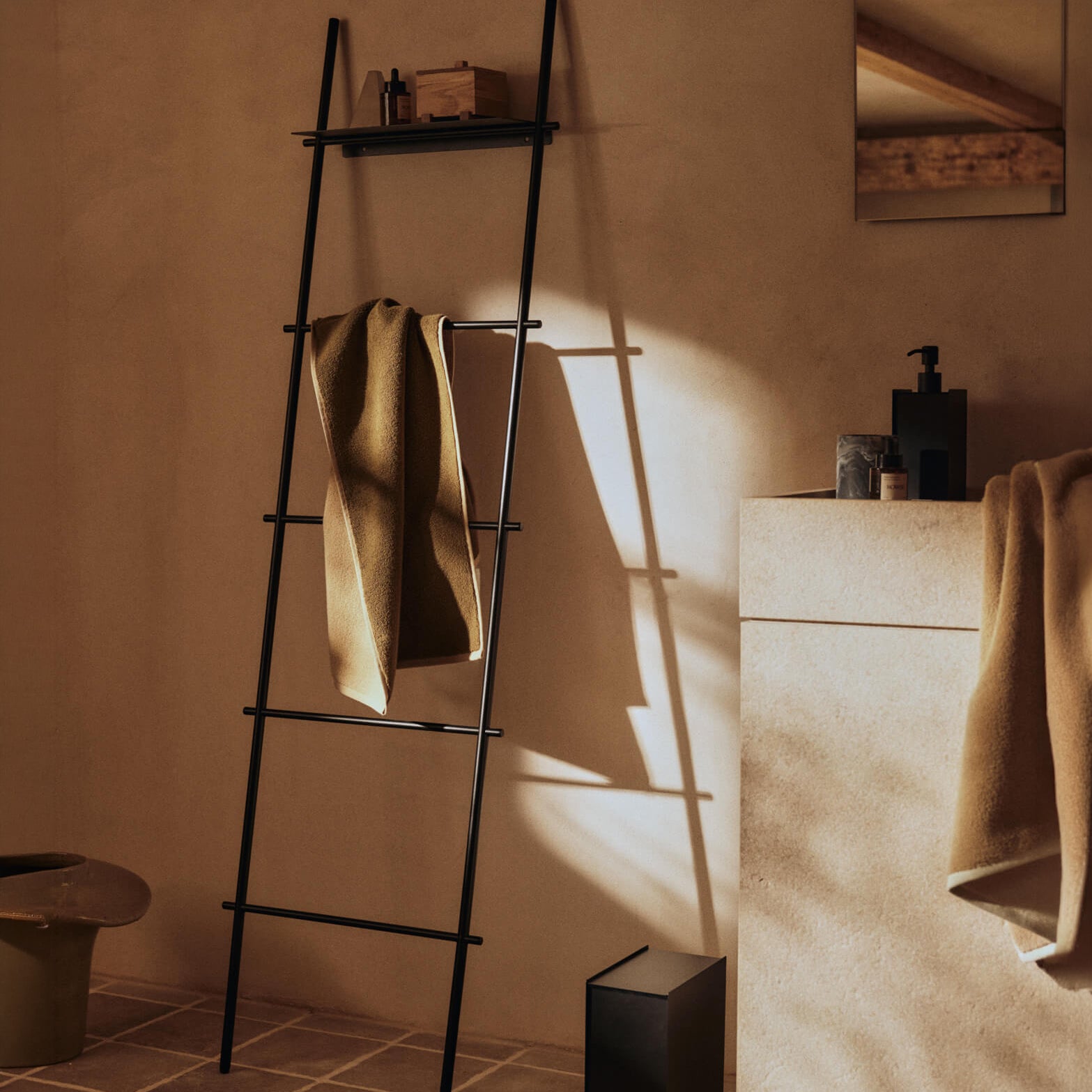 Ferm Living - Dora Handtuchleiter | schwarz