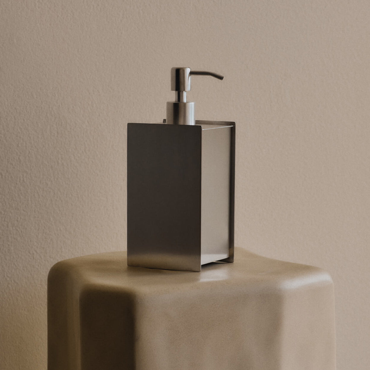 Ferm Living - Sama Seifenspender | edelstahl