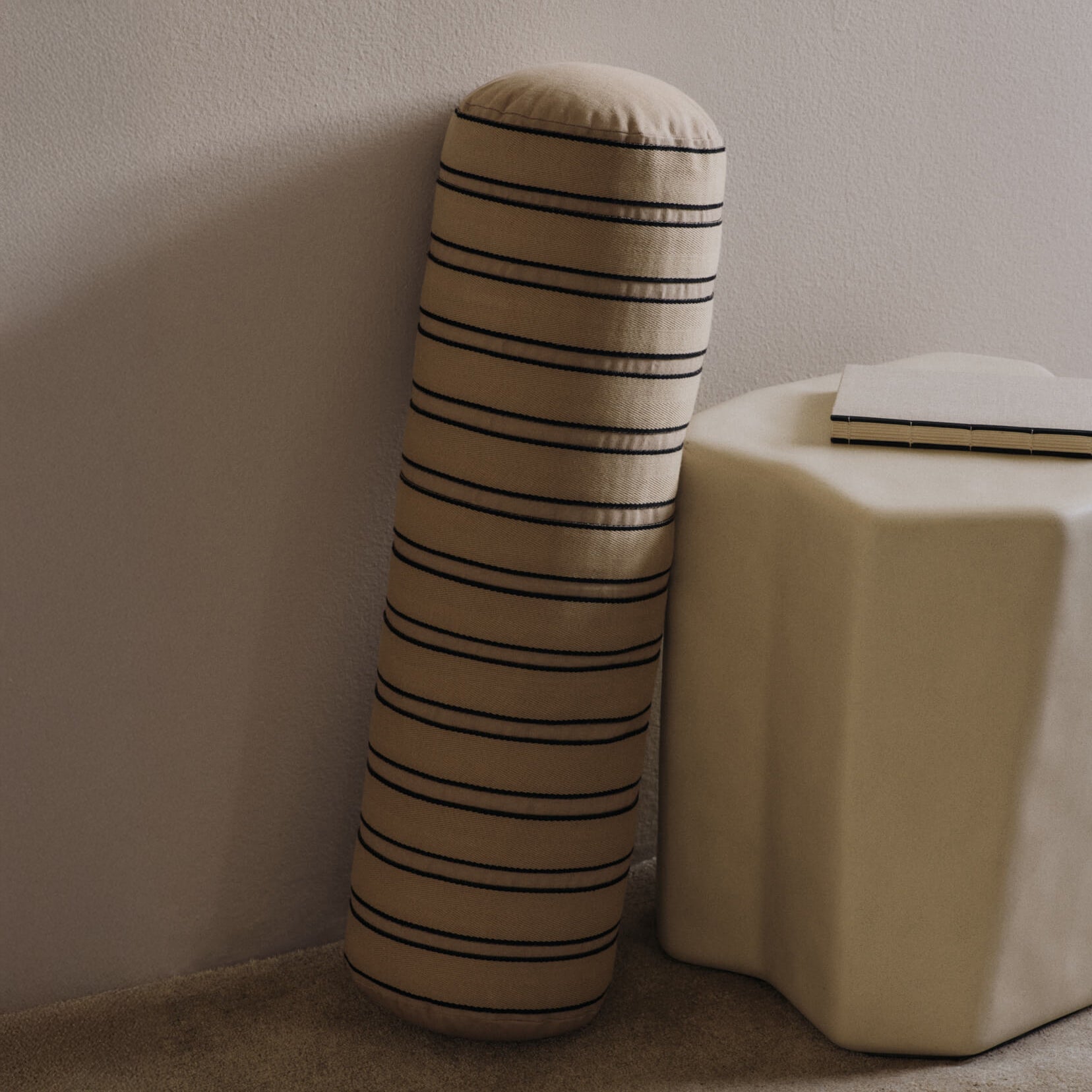 Ferm Living - Twill Nackenrolle | cashmere