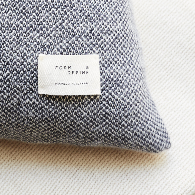 Form &amp; Refine - Aymara Kissen