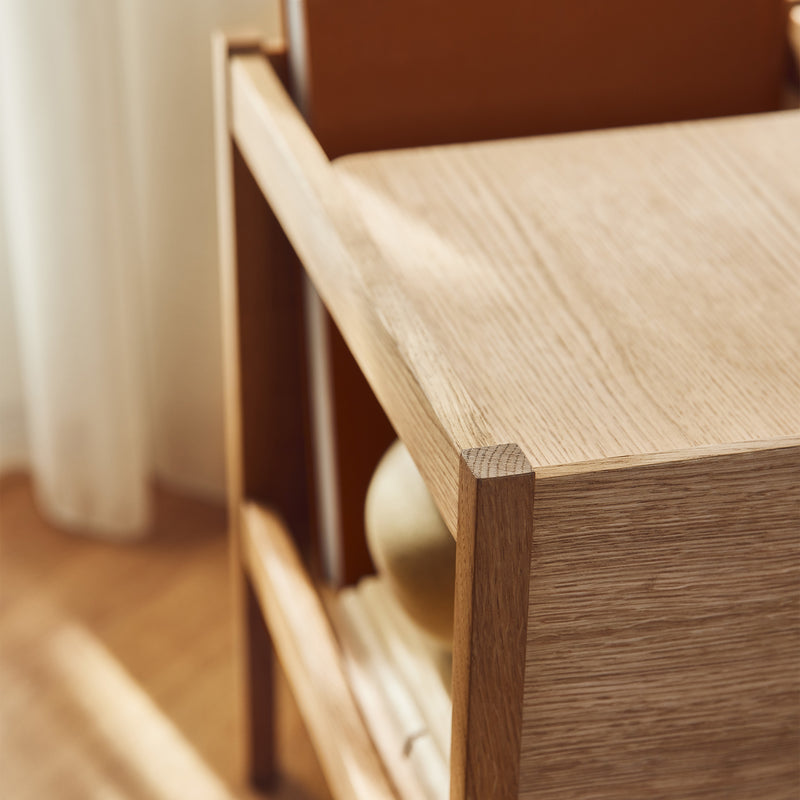 Form &amp; Refine - Journal Beistelltisch