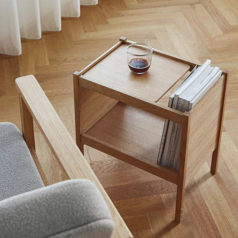 Form &amp; Refine - Journal Beistelltisch