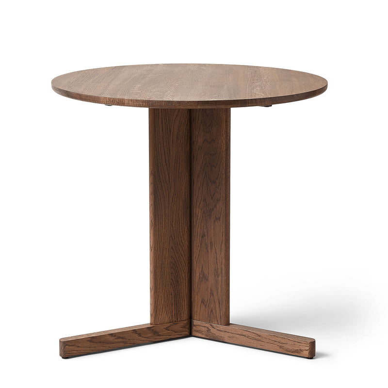 Form &amp; Refine - Trefoil Tisch | Eiche geräuchert / Ø 75 cm