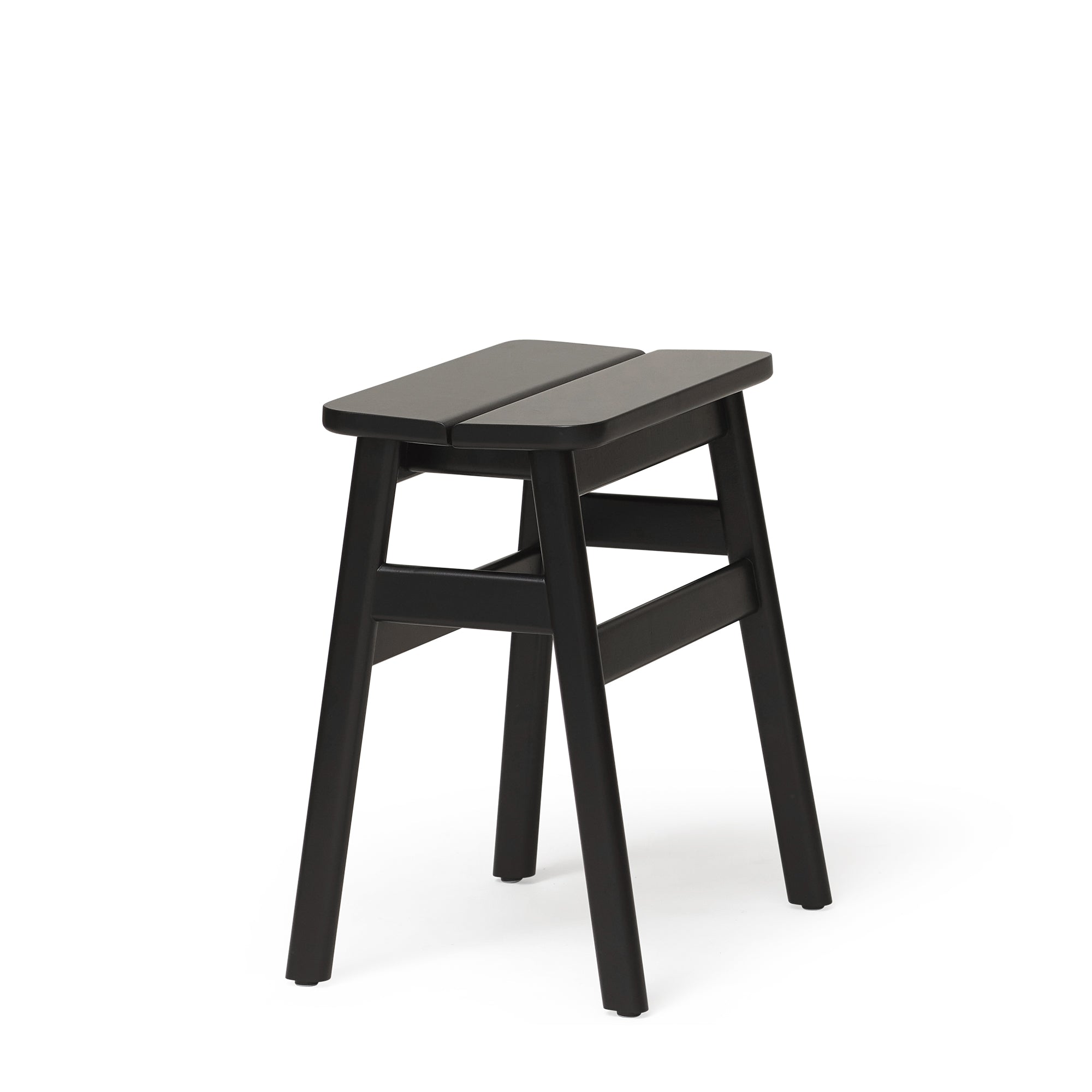 Form &amp; Refine - Angle Standard Hocker | Buche, schwarz gebeizt