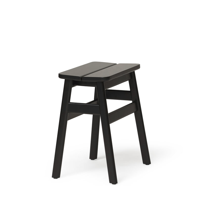 Form &amp; Refine - Angle Standard Hocker | Buche, schwarz gebeizt