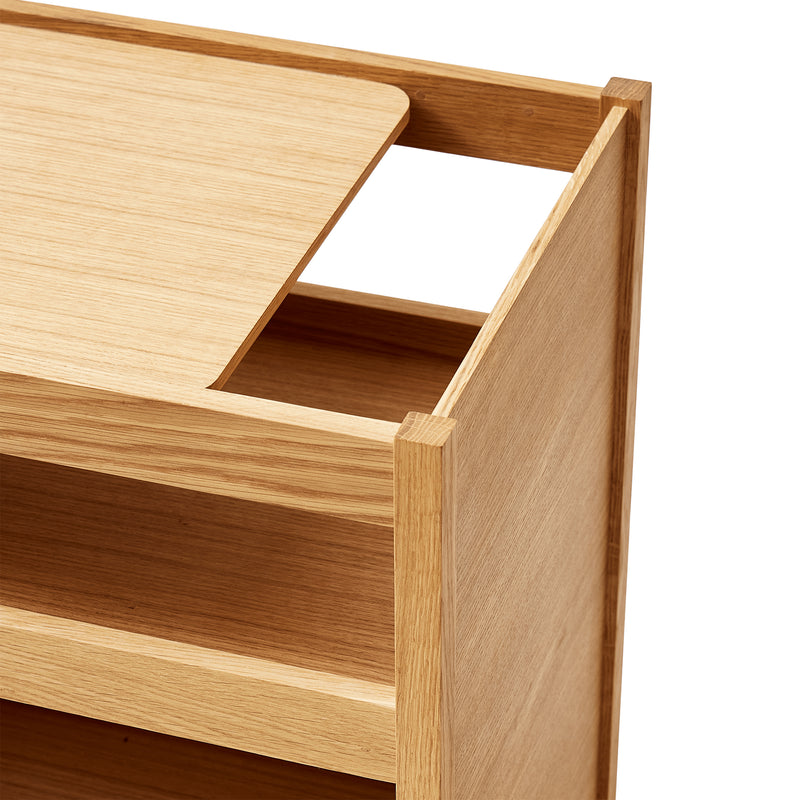 Form &amp; Refine - Journal Beistelltisch