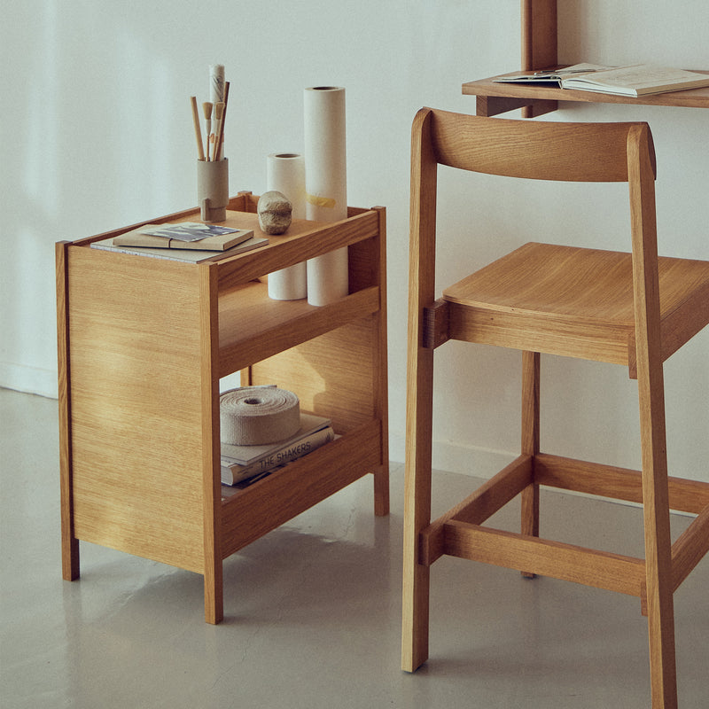 Form &amp; Refine - Journal Beistelltisch