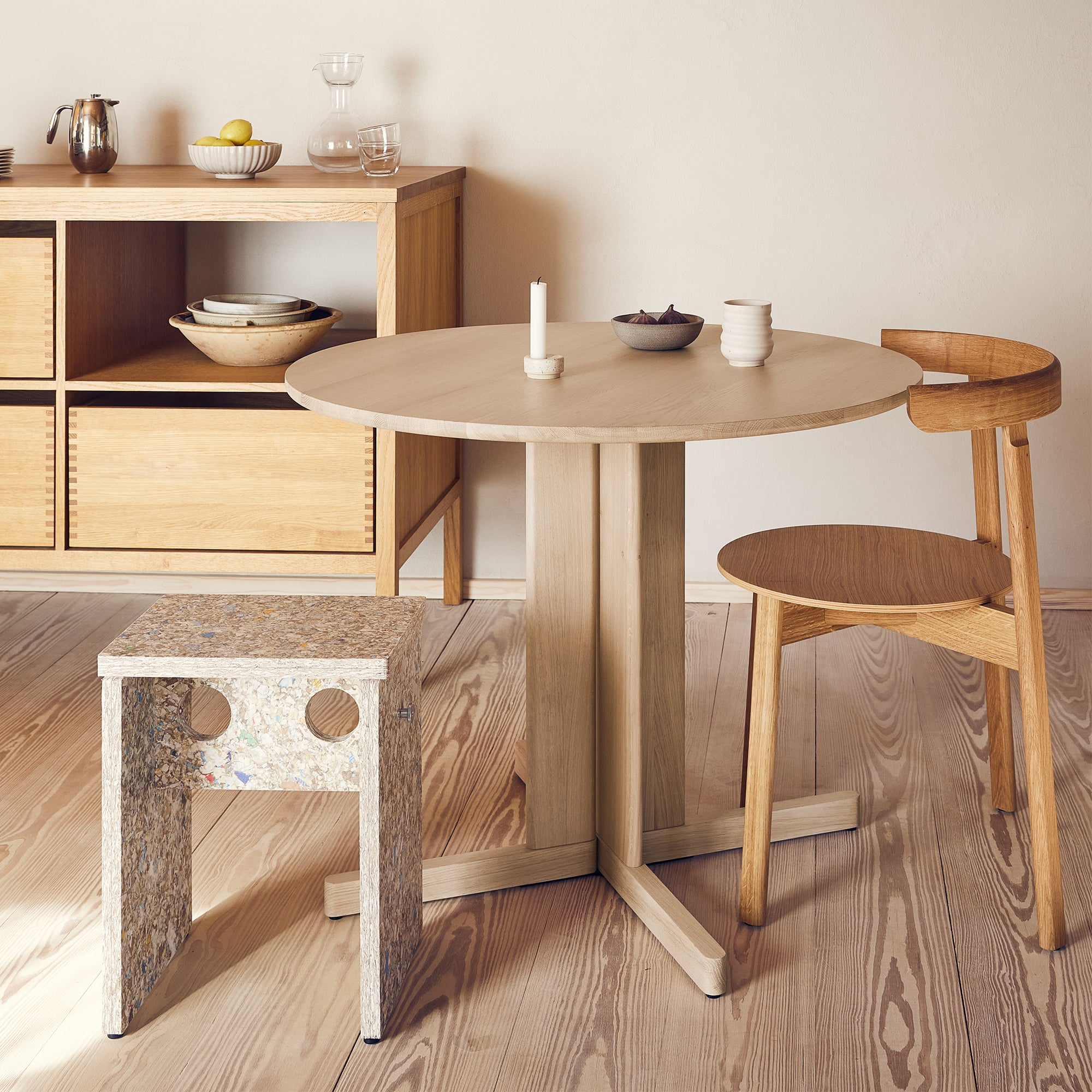 Form &amp; Refine - Remake Hocker