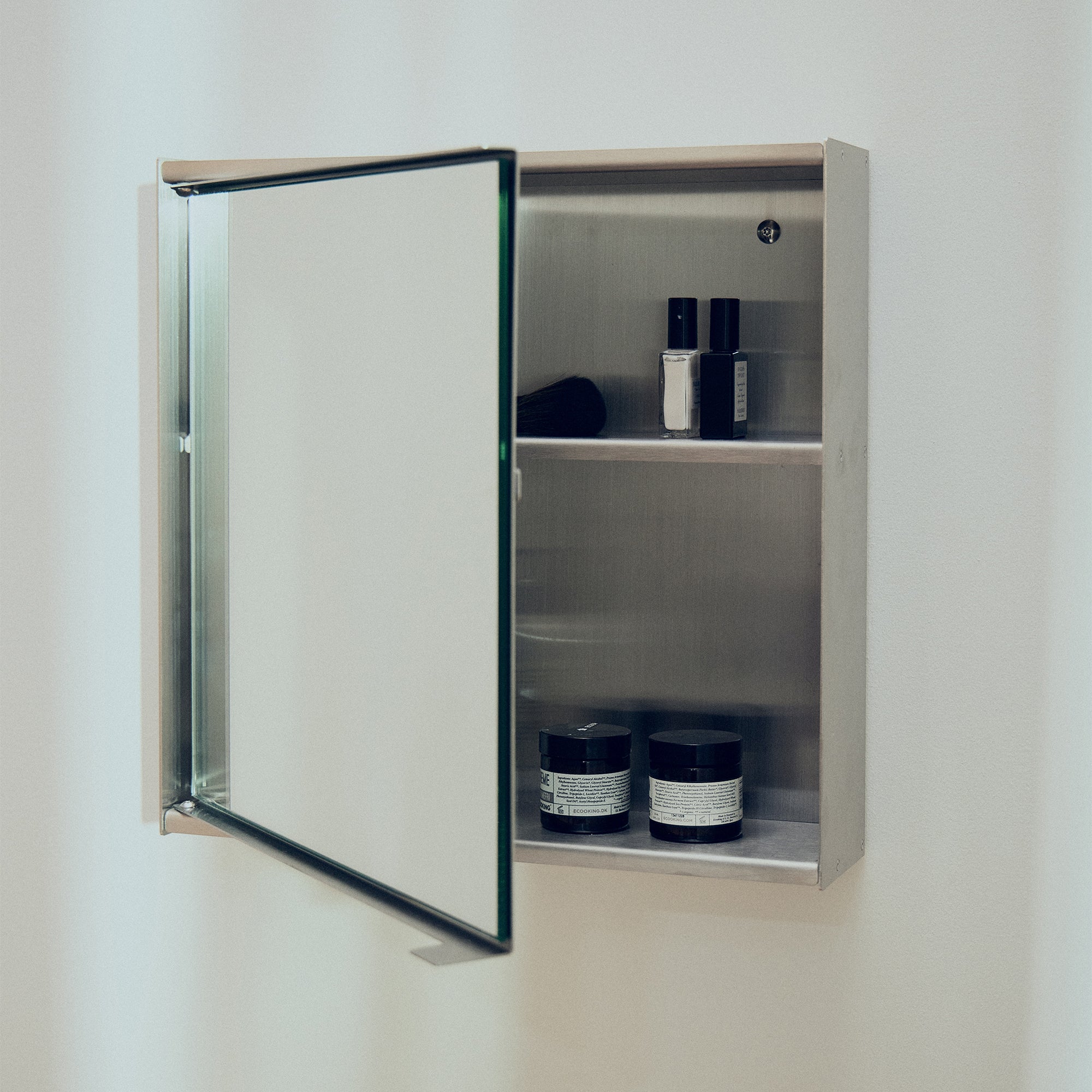 Form &amp; Refine - Taper Spiegelschrank | 