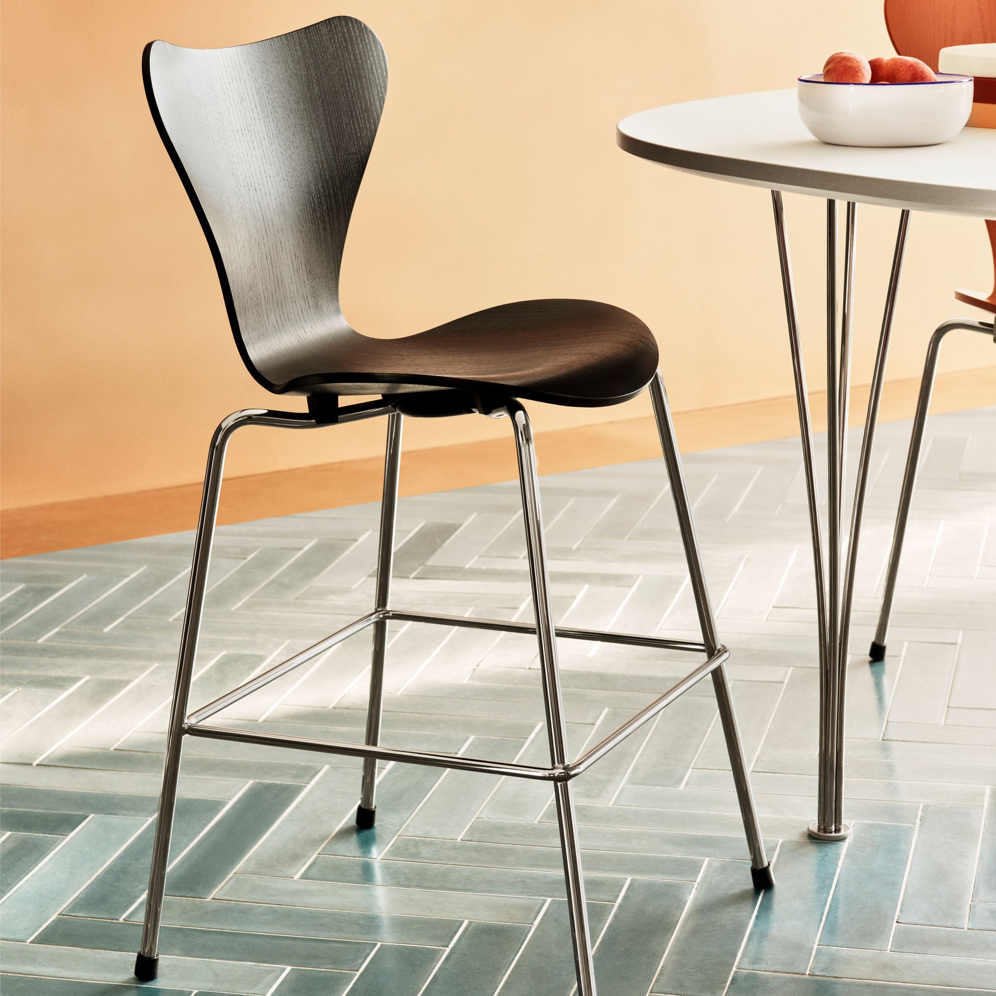 Fritz Hansen - Serie 7 Junior Stuhl | schwarz