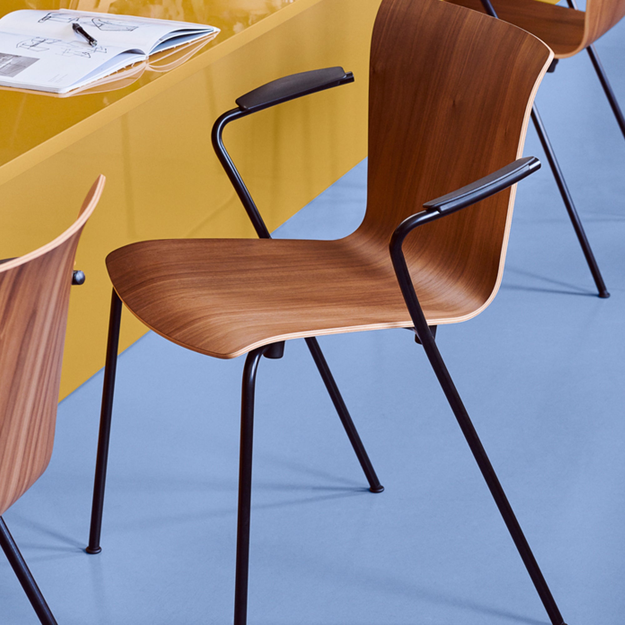 Fritz Hansen - Vico Duo Armlehnenstuhl | Walnuss