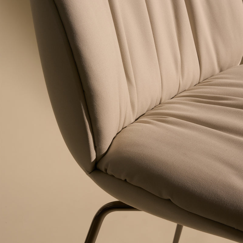 Gubi - Beetle Soft Bar Chair