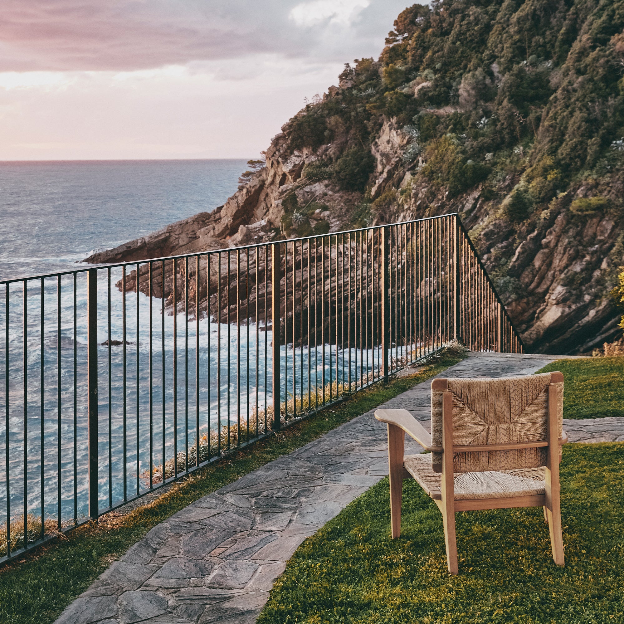 Gubi - F-Chair Outdoor Lounge Stuhl