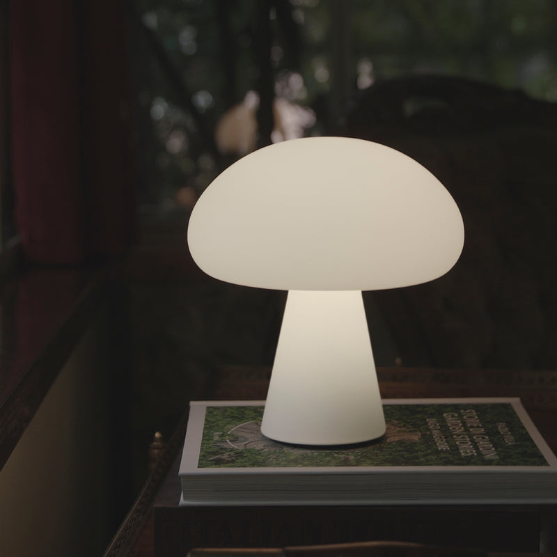 Gubi - Obello Tischleuchte LED Outdoor