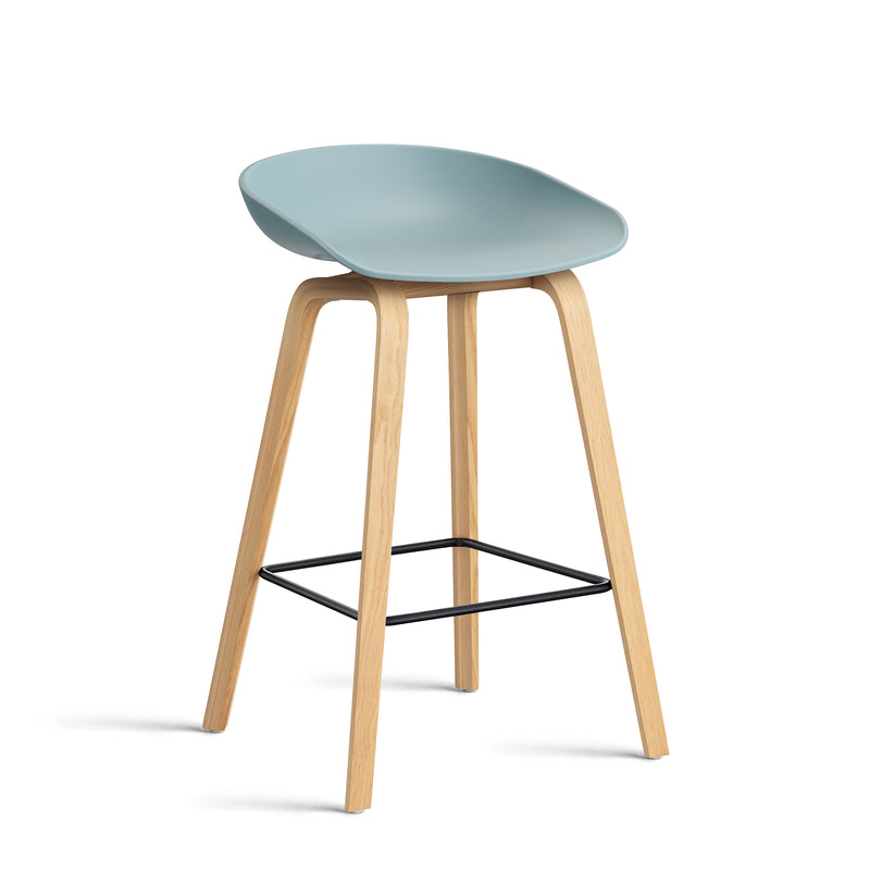 HAY - About A Stool AAS 32 | H 65 cm / dusty blue 2.0 / Eiche lackiert / Stahl schwarz