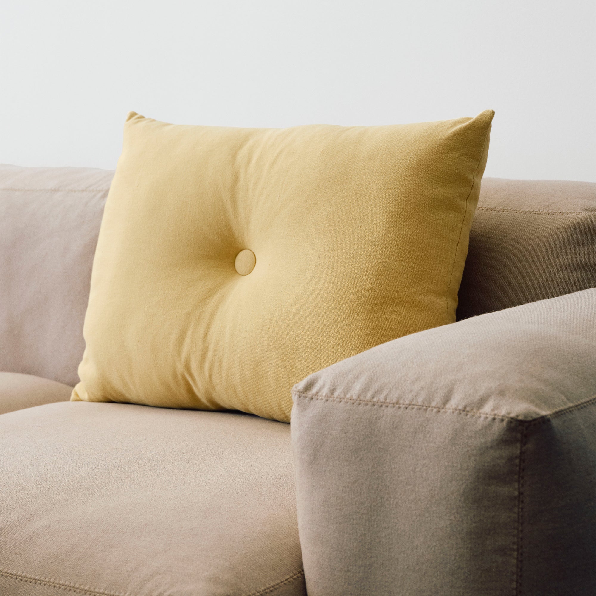 HAY - Dot Kissen Linen | soft yellow