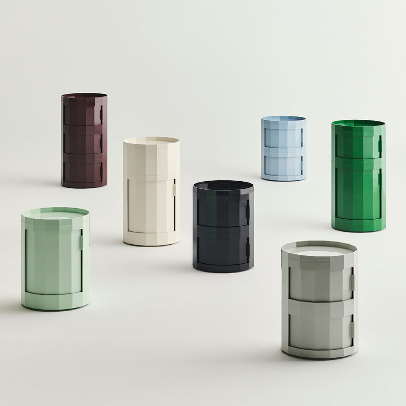 HAY - Facet Cabinet mit Füßen und Rollen