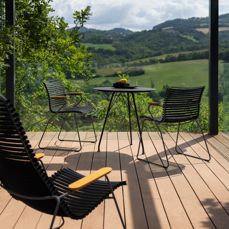 HOUE - CLICK Outdoor Dining Armlehnstuhl mit niedriger Lehne