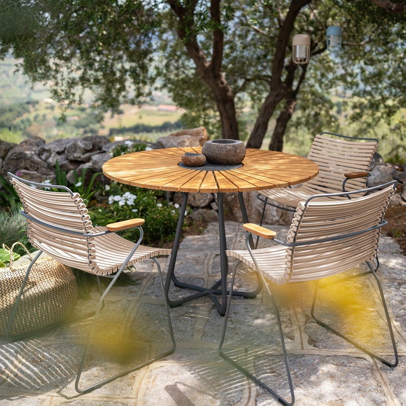 HOUE - CLICK Outdoor Dining Armlehnstuhl mit niedriger Lehne